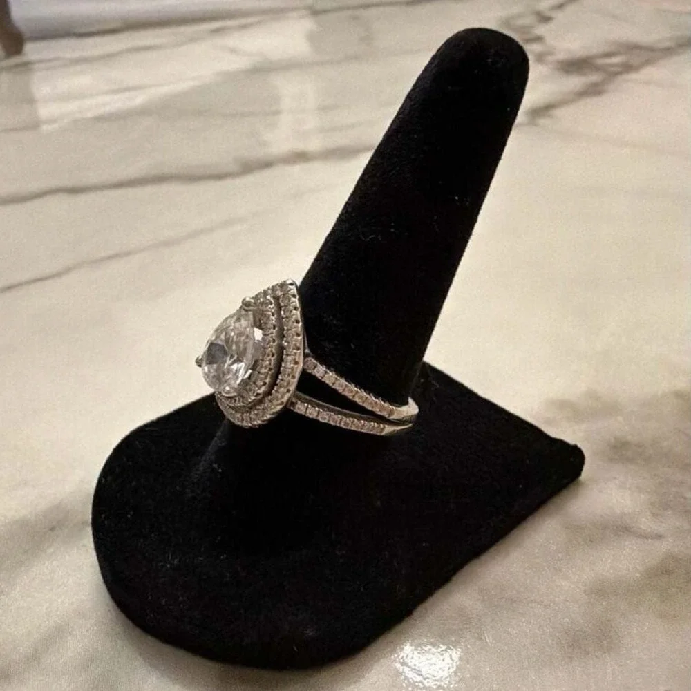 Jeulia S925 Sterling Silver Pear Cut Double Halo Split Shank Ring Size 7 CZ